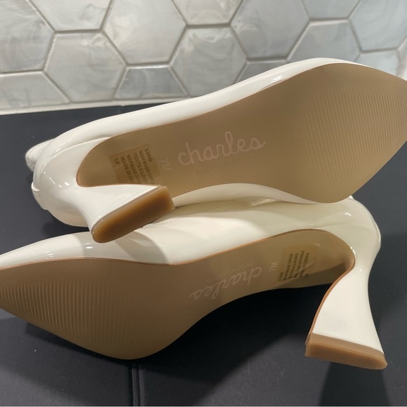 Charles By Charles David LUGO Gold Chain Booties White Size 7 Brand New! Sleek - Picture 10 of 12